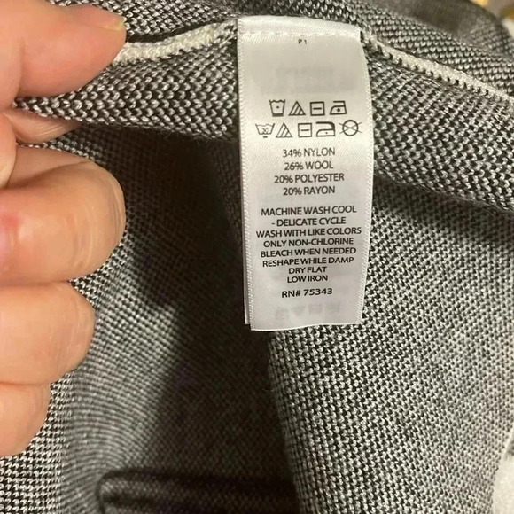 [L]Tahari Long Tunic  Sweater with front Slit - Picture 8 of 8